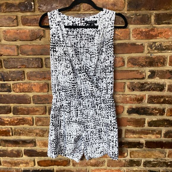 White House Black Market Geometric Sleeveless Surplice Romper Women's Size 4 - Picture 1 of 7